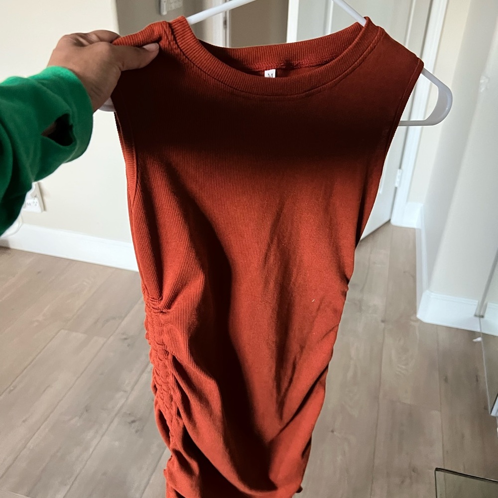 Burnt orange ruched dress thick nice fabric light ribbed. Nice on! small/medium